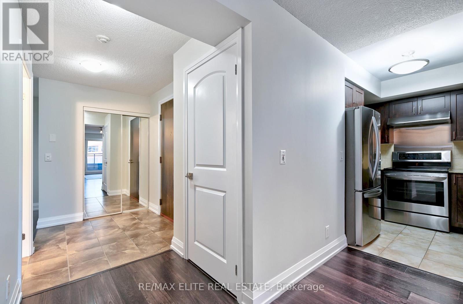 217 - 55 De Boers Drive, Toronto, Ontario  M3J 0G5 - Photo 3 - W12515566