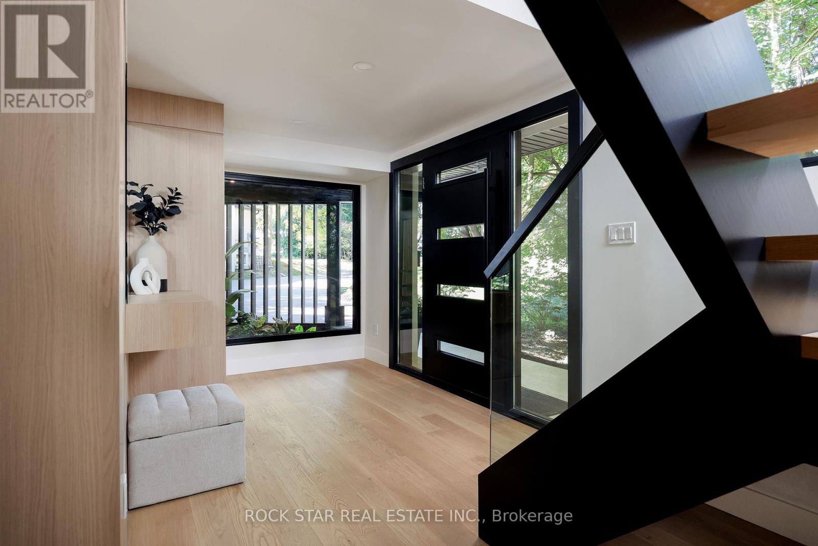 1113 Greenoaks Drive, Mississauga, Ontario  L5J 3A1 - Photo 10 - W12515624