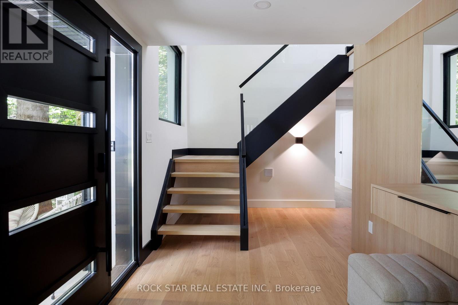 1113 Greenoaks Drive, Mississauga, Ontario  L5J 3A1 - Photo 12 - W12515624