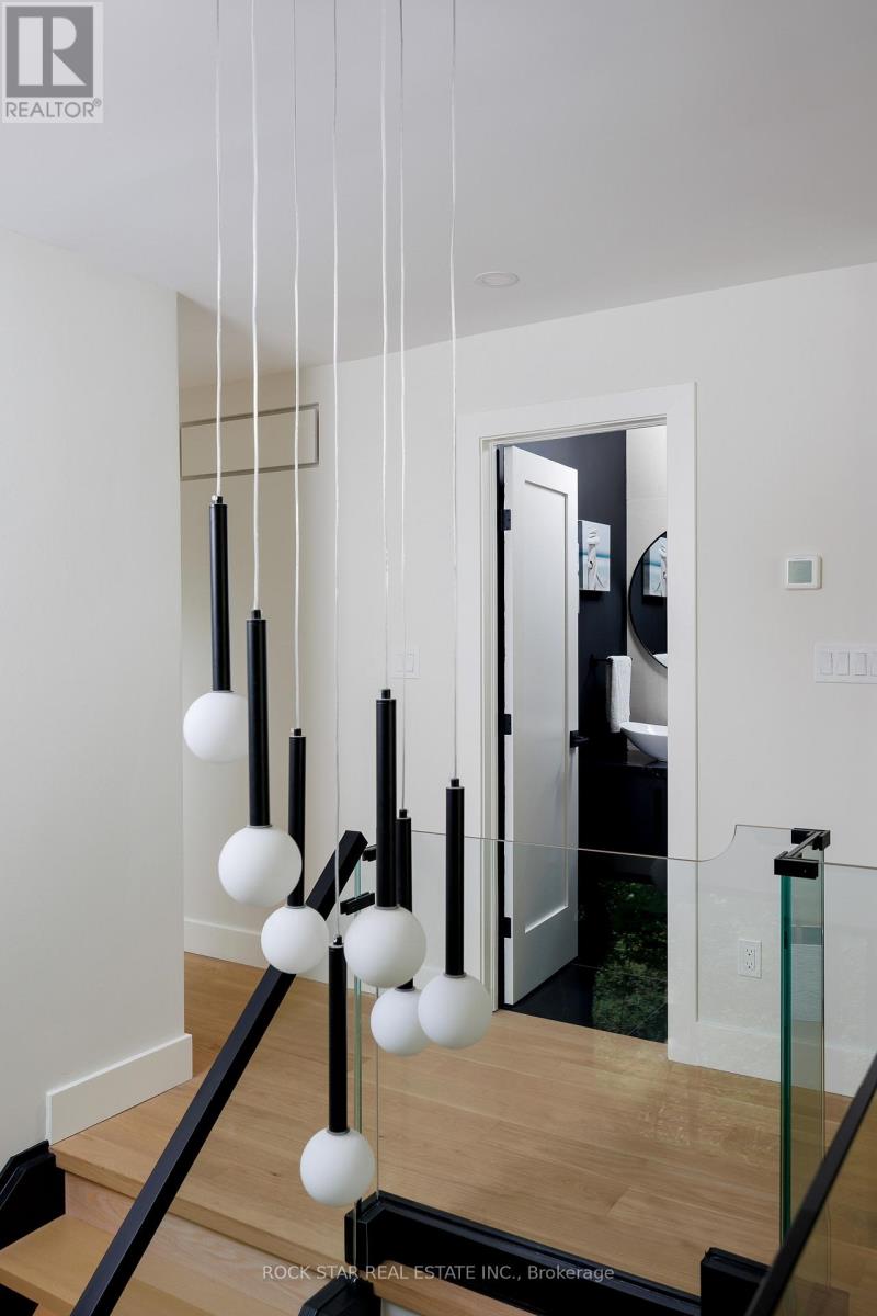 1113 Greenoaks Drive, Mississauga, Ontario  L5J 3A1 - Photo 22 - W12515624