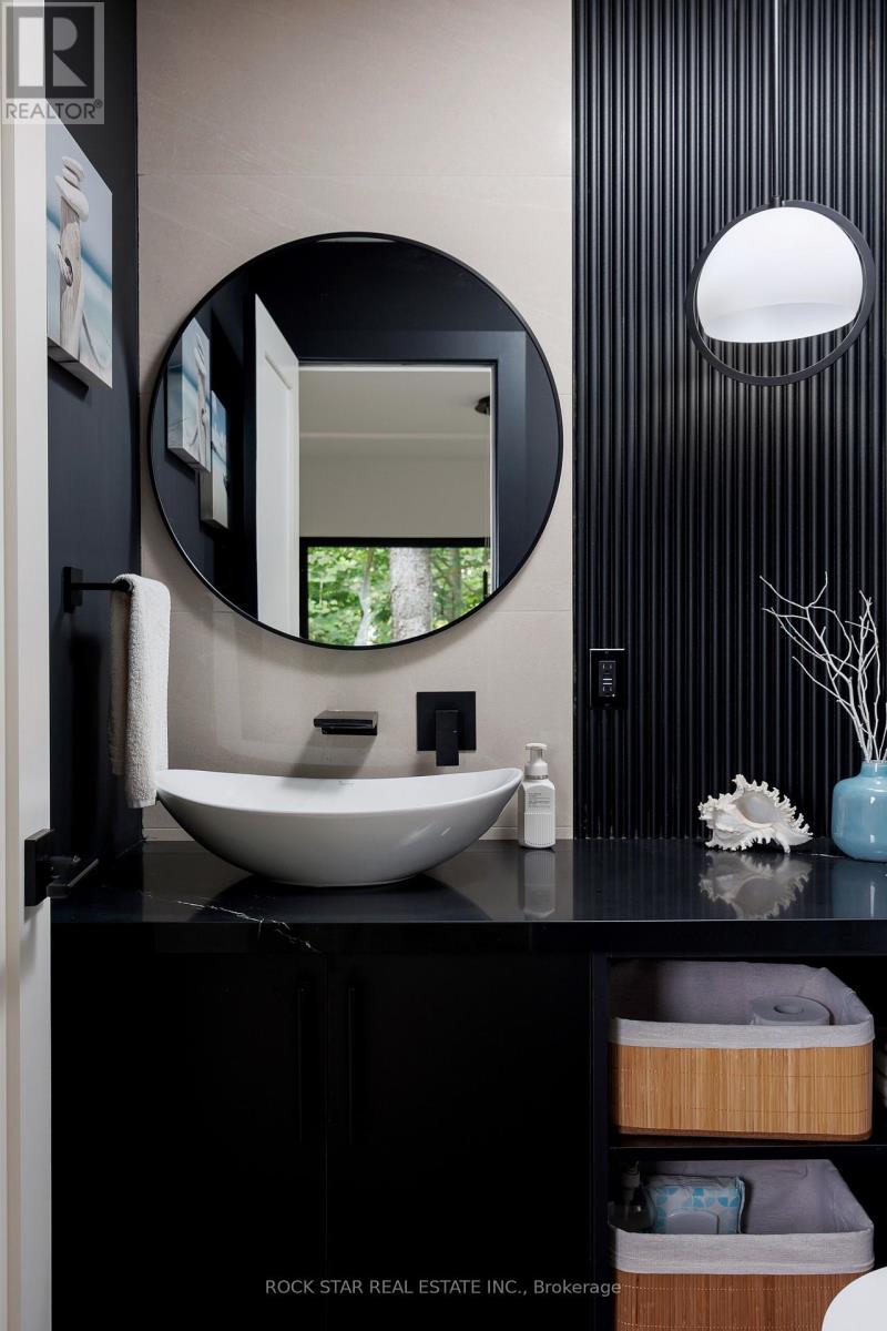 1113 Greenoaks Drive, Mississauga, Ontario  L5J 3A1 - Photo 23 - W12515624