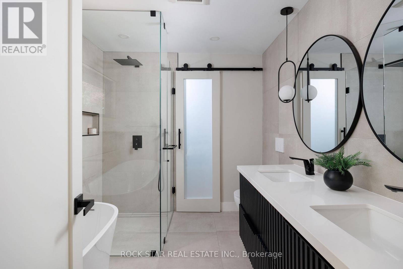 1113 Greenoaks Drive, Mississauga, Ontario  L5J 3A1 - Photo 26 - W12515624