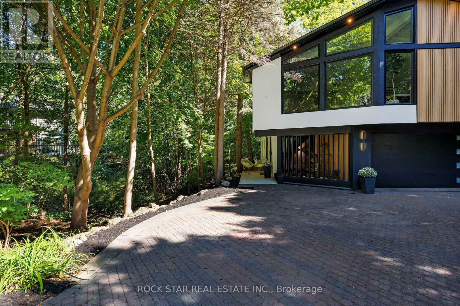 1113 Greenoaks Drive, Mississauga, Ontario  L5J 3A1 - Photo 7 - W12515624