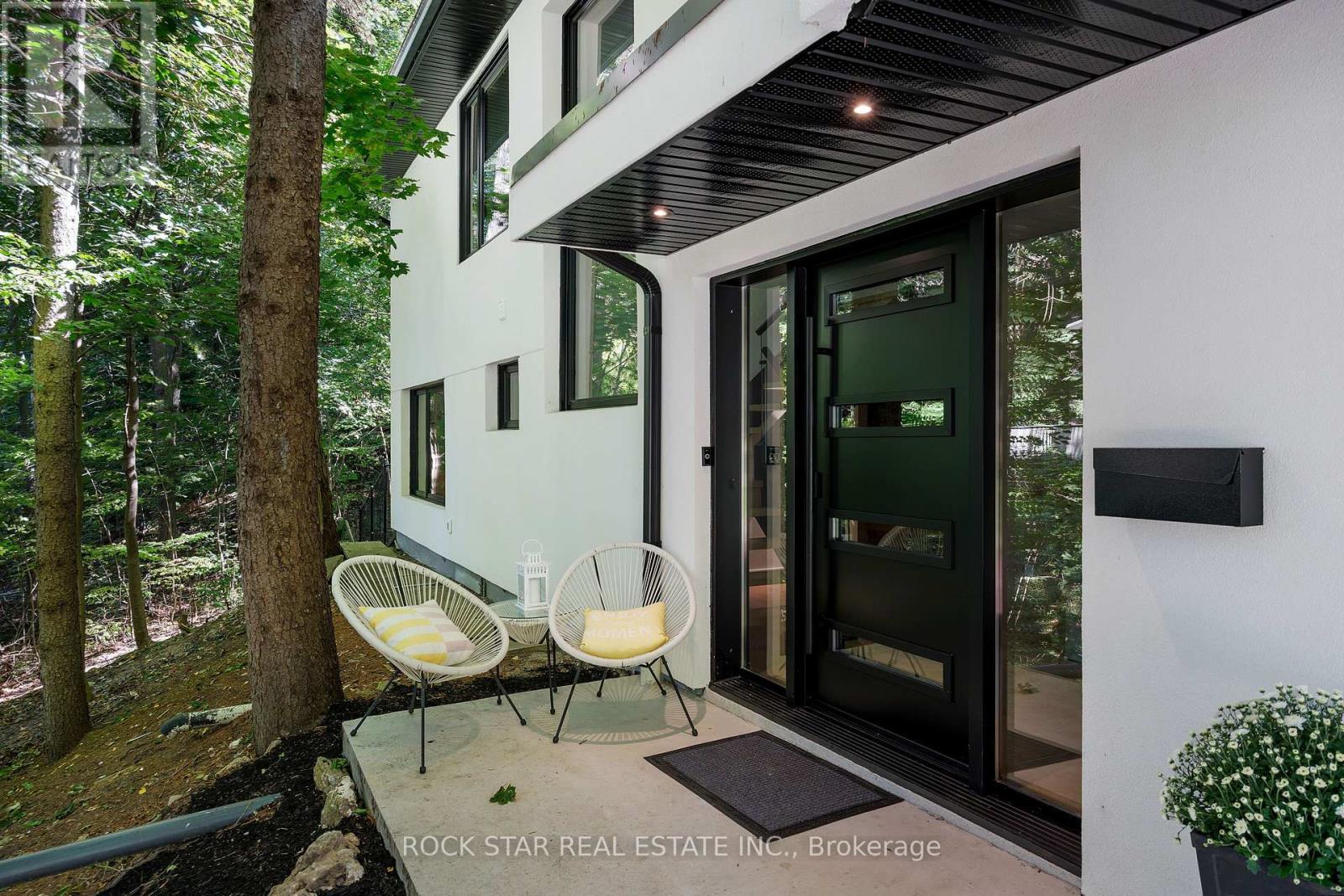 1113 Greenoaks Drive, Mississauga, Ontario  L5J 3A1 - Photo 8 - W12515624