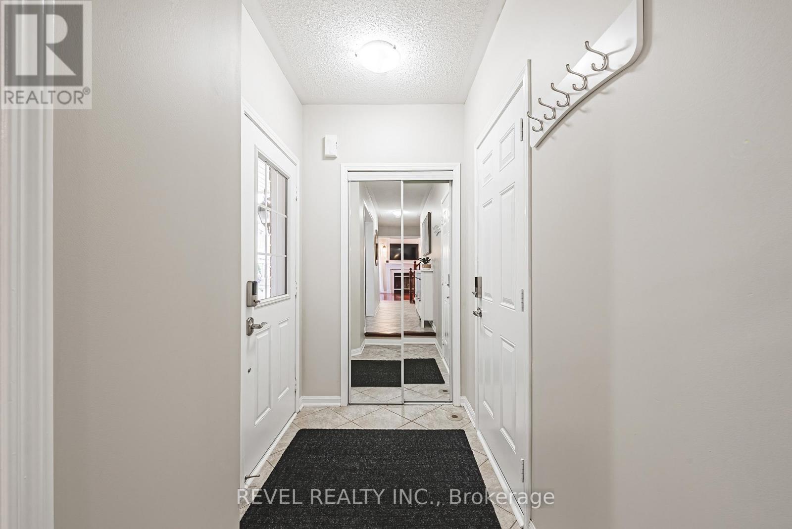 715 Ambroise Crescent, Milton, Ontario  L9T 0M4 - Photo 3 - W12515658