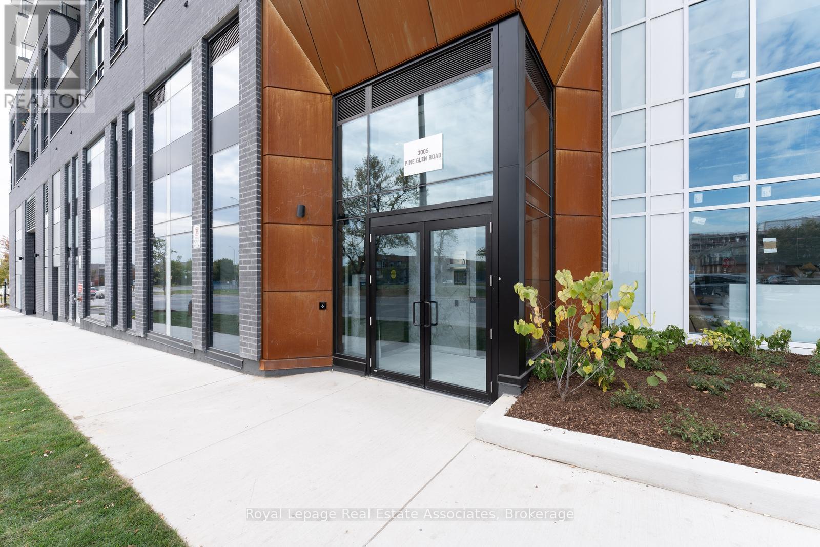 Ph802 - 3005 Pine Glen Road, Oakville, Ontario  L6M 5P5 - Photo 2 - W12515664