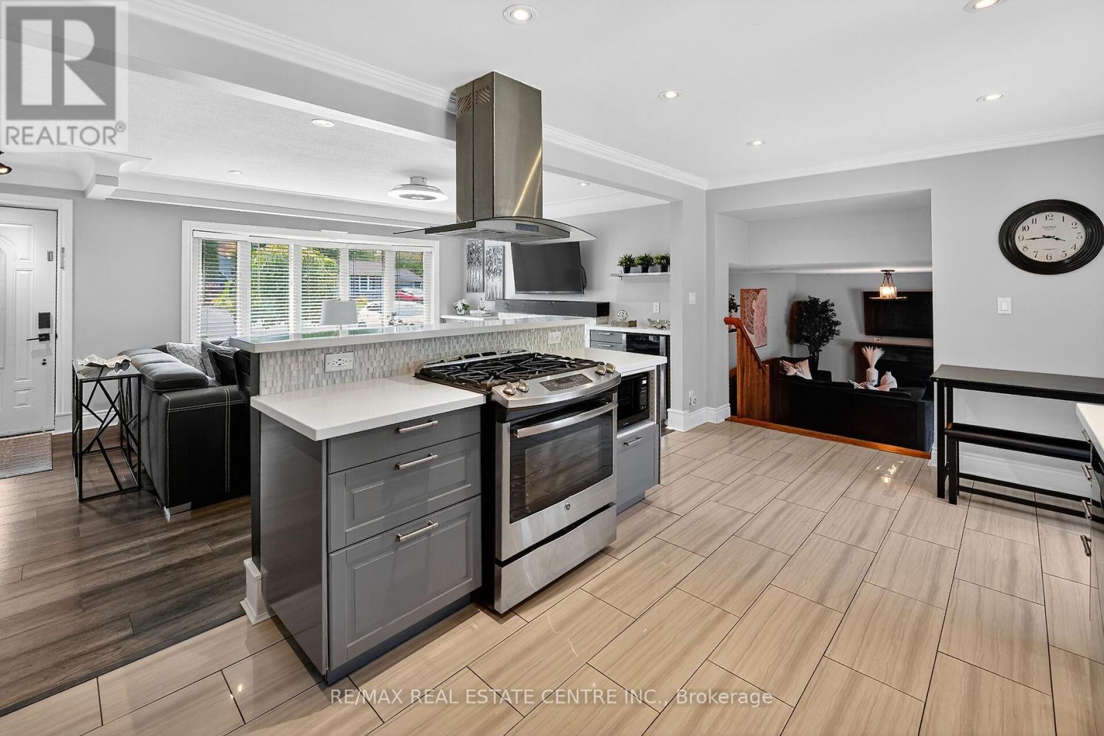 23 Pinewood Avenue, Grimsby, Ontario  L3M 1W2 - Photo 10 - X12515588