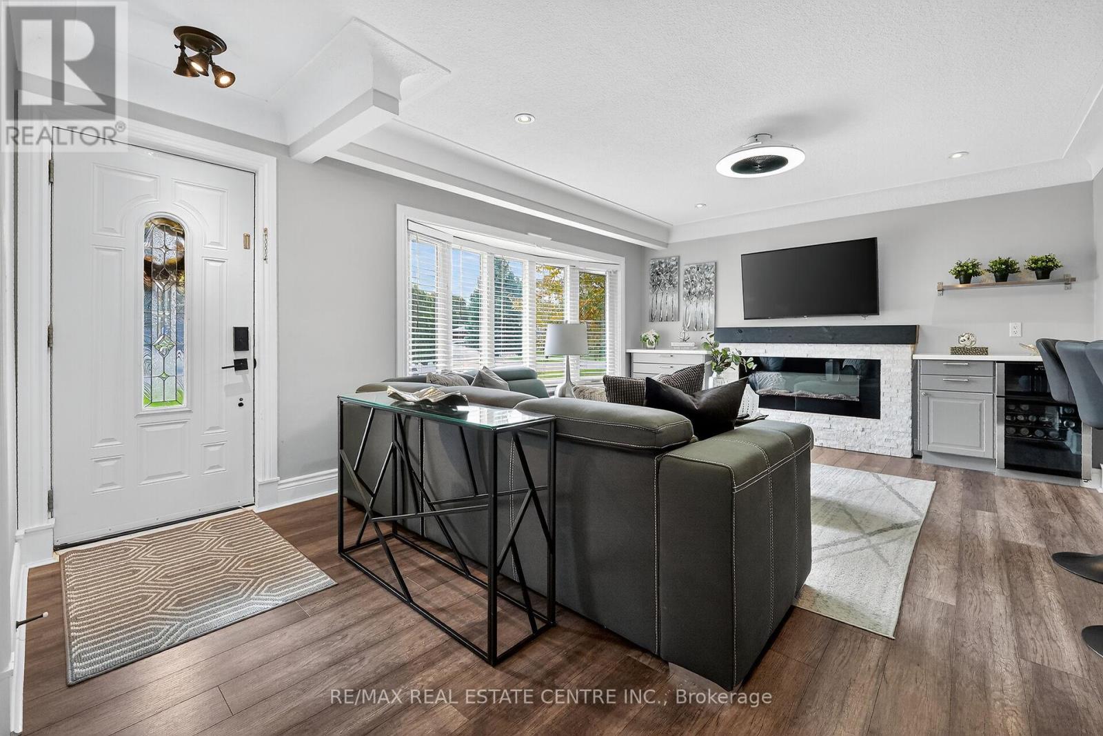 23 Pinewood Avenue, Grimsby, Ontario  L3M 1W2 - Photo 2 - X12515588