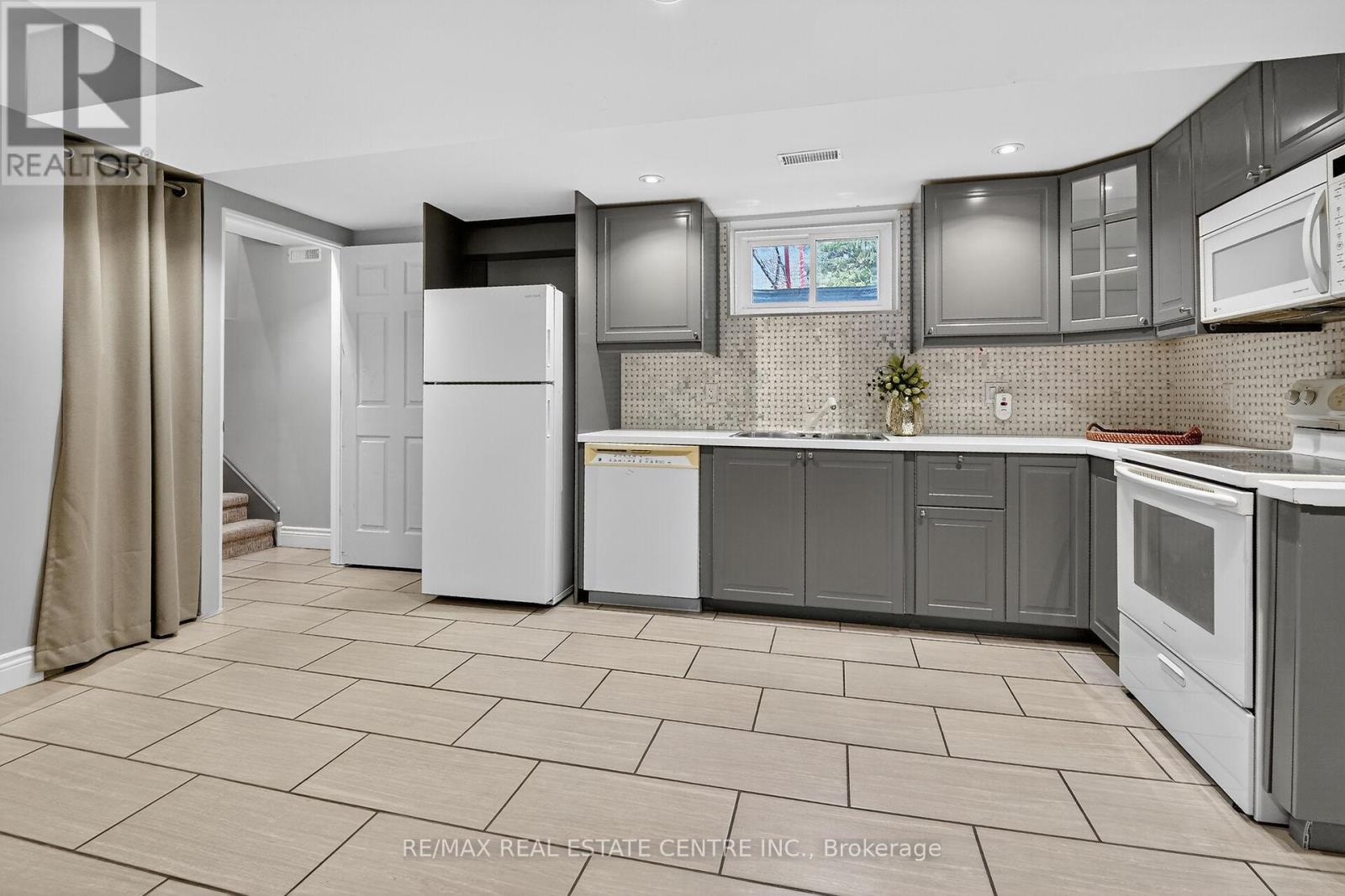 23 Pinewood Avenue, Grimsby, Ontario  L3M 1W2 - Photo 25 - X12515588