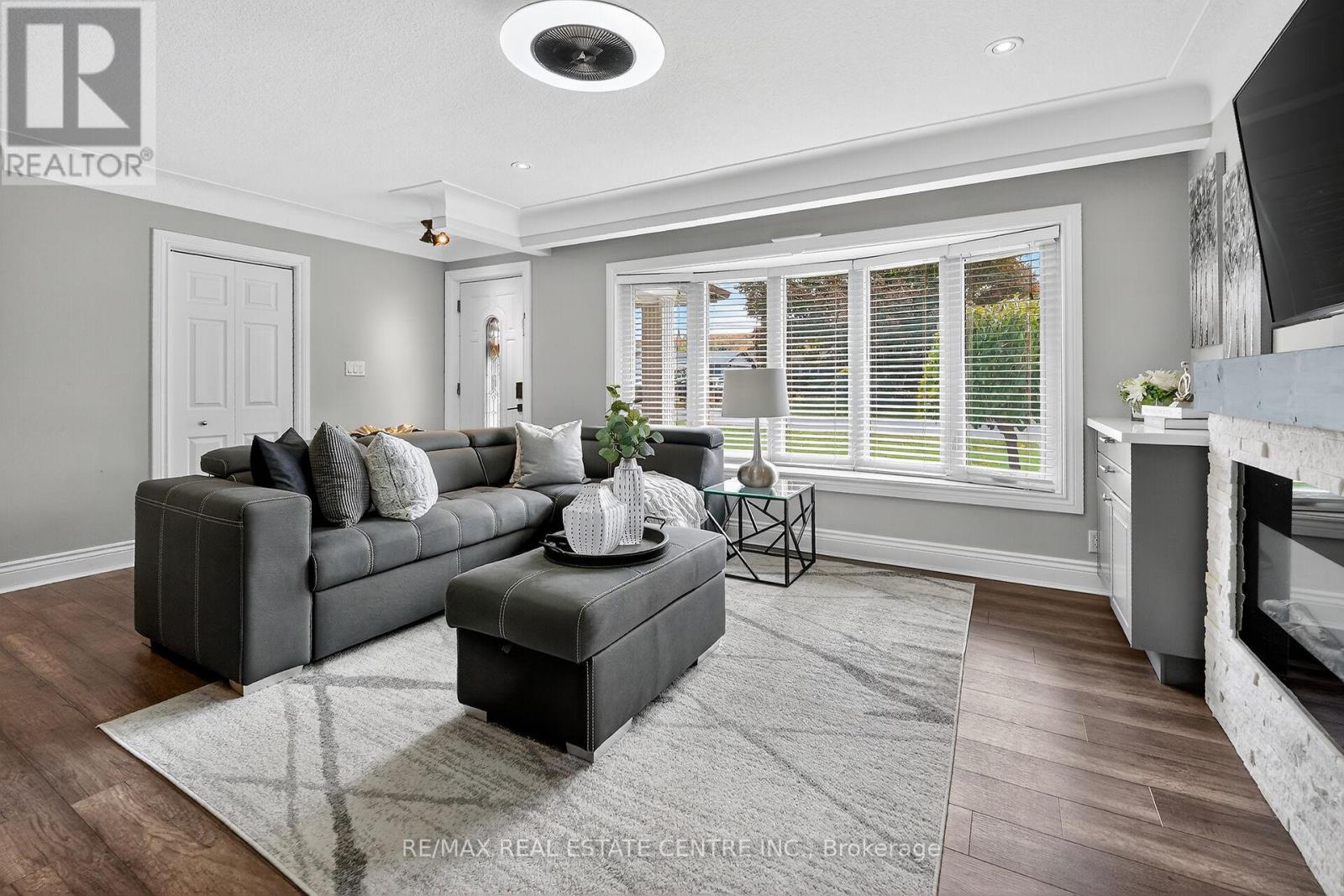 23 Pinewood Avenue, Grimsby, Ontario  L3M 1W2 - Photo 3 - X12515588