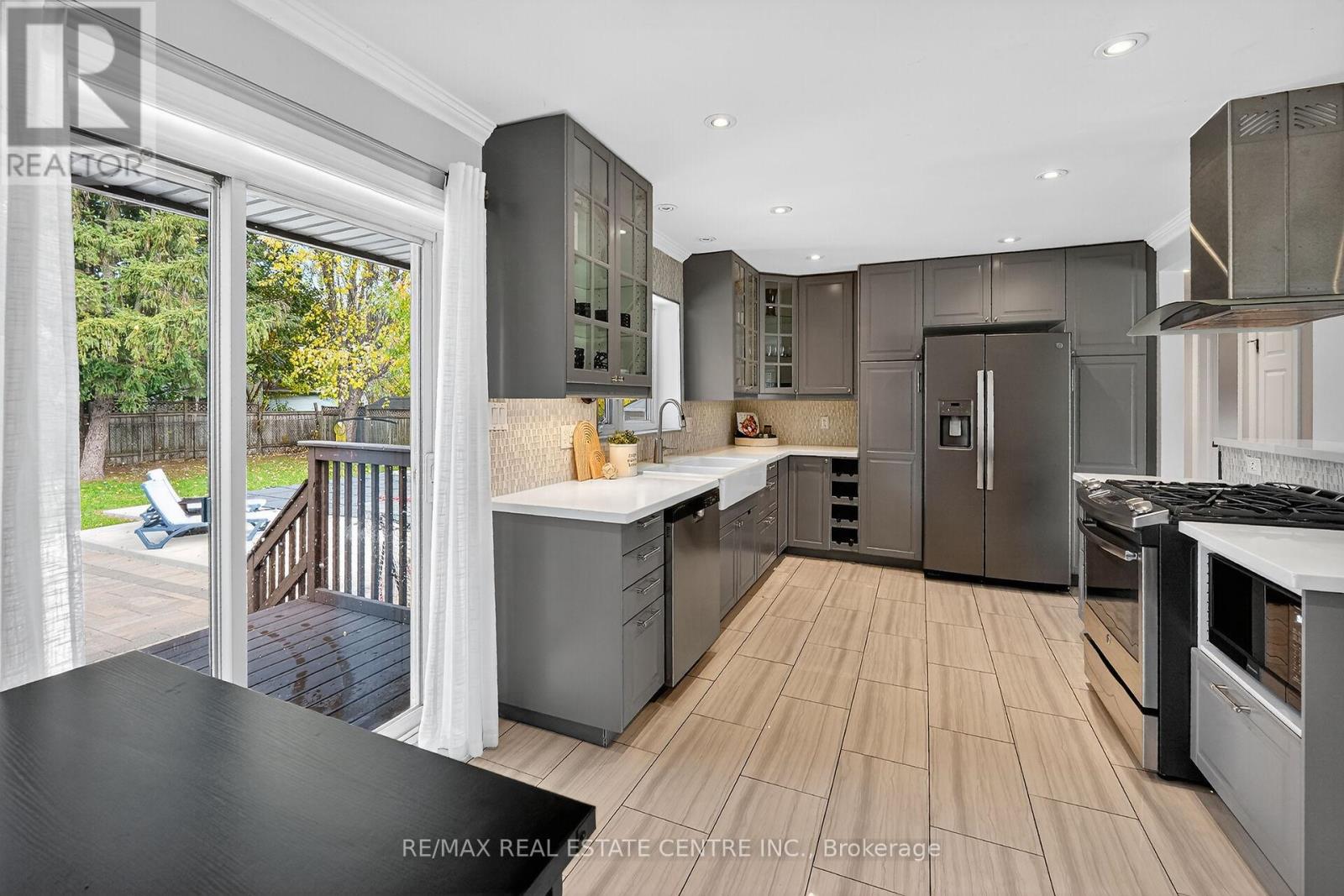 23 Pinewood Avenue, Grimsby, Ontario  L3M 1W2 - Photo 8 - X12515588