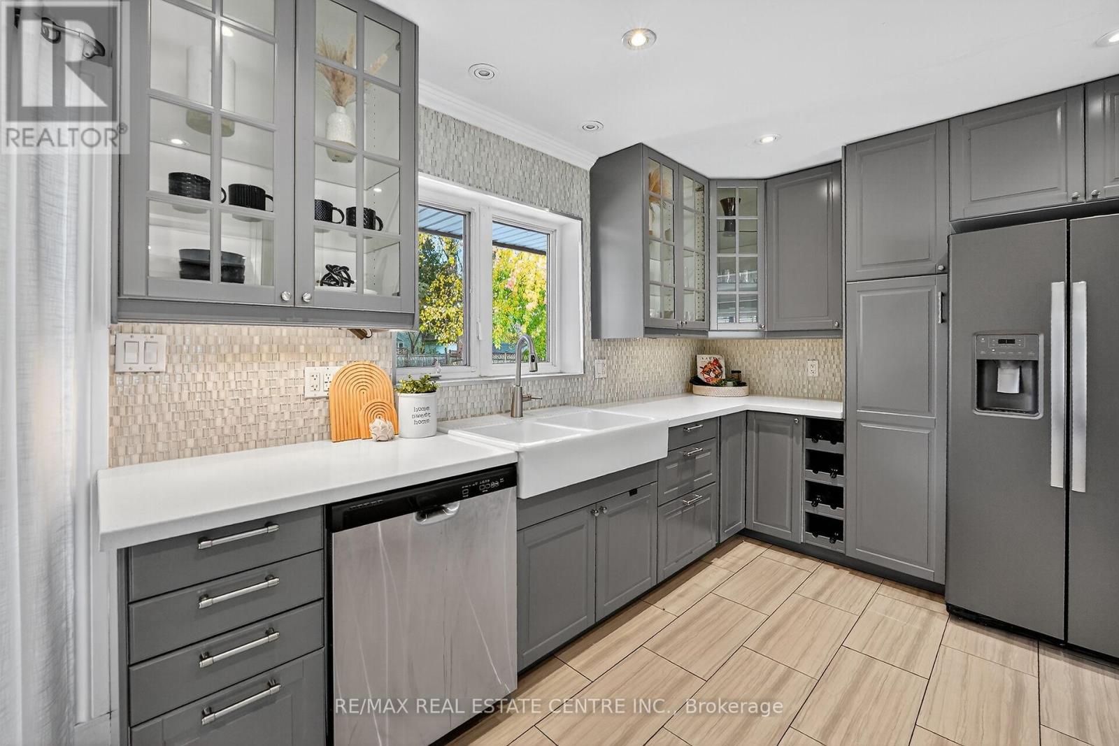 23 Pinewood Avenue, Grimsby, Ontario  L3M 1W2 - Photo 9 - X12515588