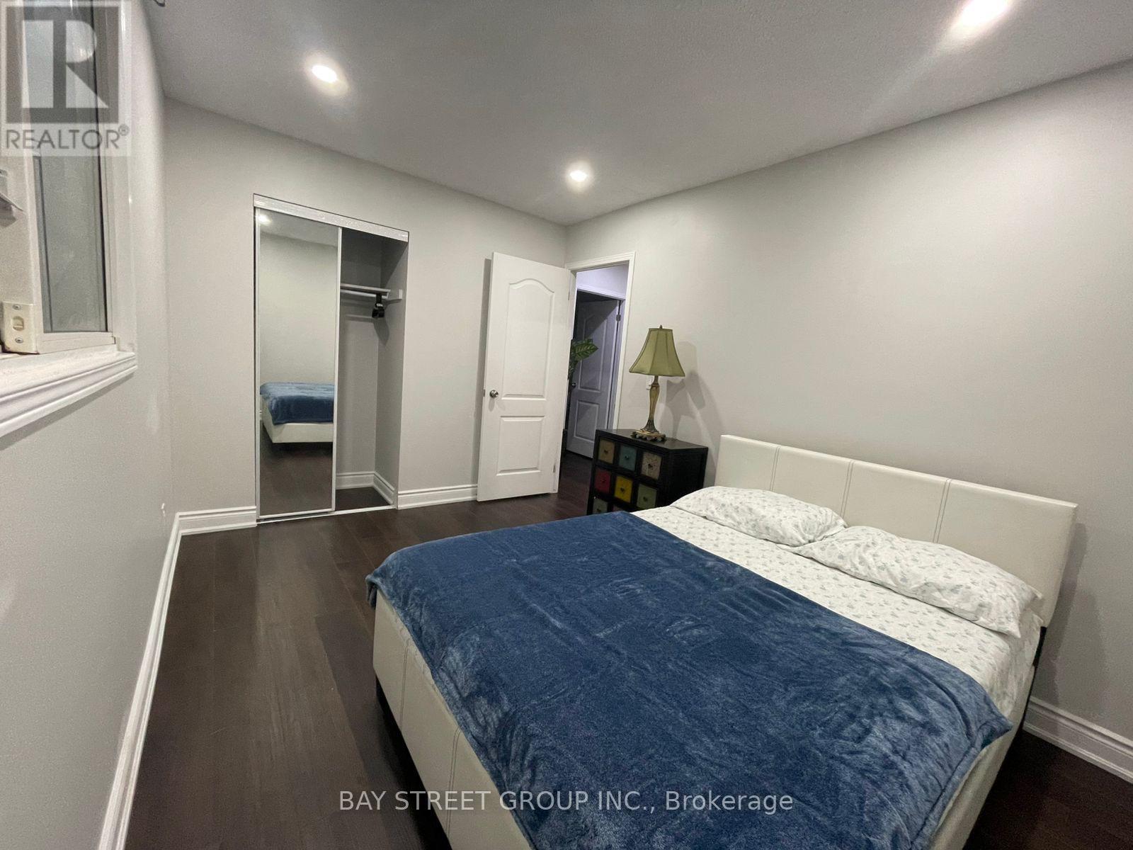 11 Drakes Drive, Hamilton, Ontario  L6K 3J7 - Photo 10 - X12515632