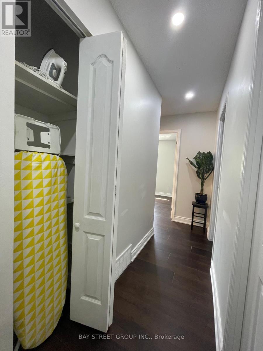 11 Drakes Drive, Hamilton, Ontario  L6K 3J7 - Photo 12 - X12515632