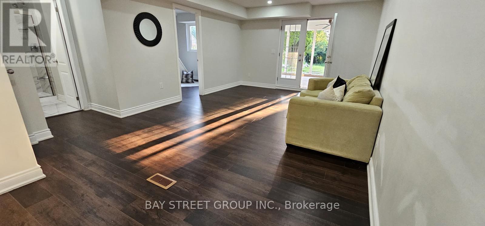 11 Drakes Drive, Hamilton, Ontario  L6K 3J7 - Photo 13 - X12515632