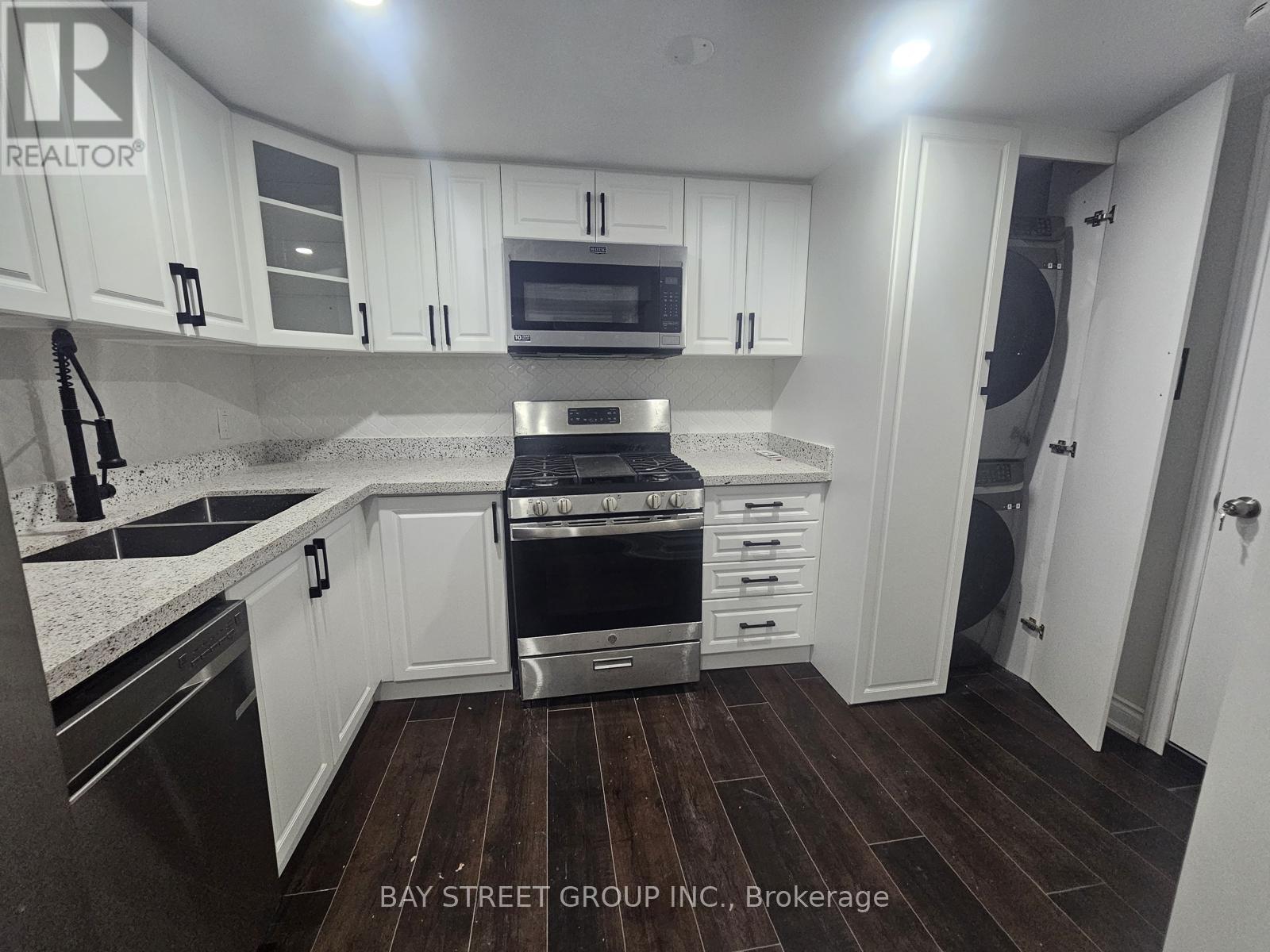 11 Drakes Drive, Hamilton, Ontario  L6K 3J7 - Photo 17 - X12515632