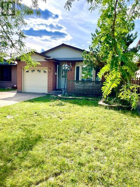 11 Drakes Drive, Hamilton, Ontario  L6K 3J7 - Photo 2 - X12515632