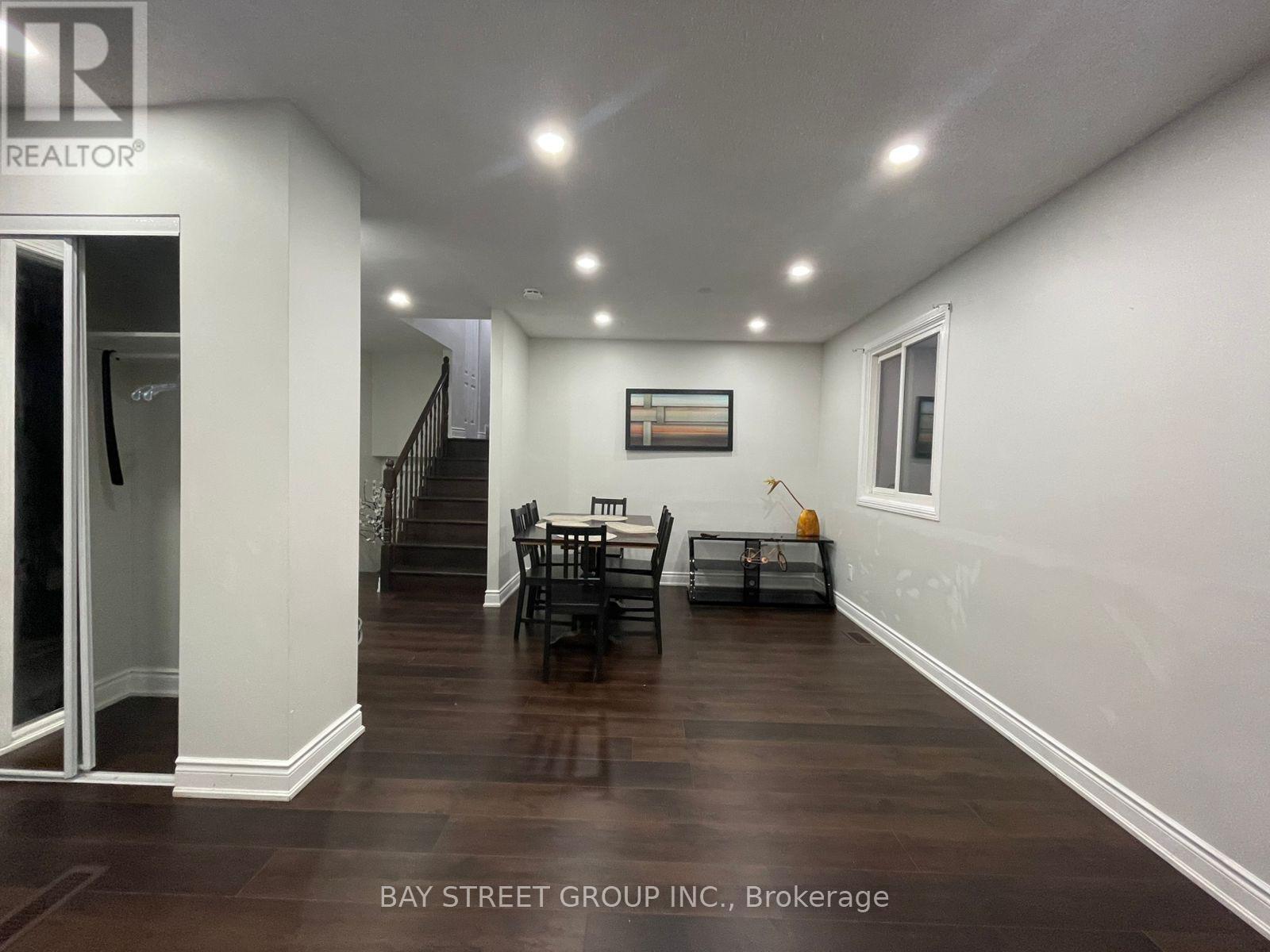 11 Drakes Drive, Hamilton, Ontario  L6K 3J7 - Photo 5 - X12515632