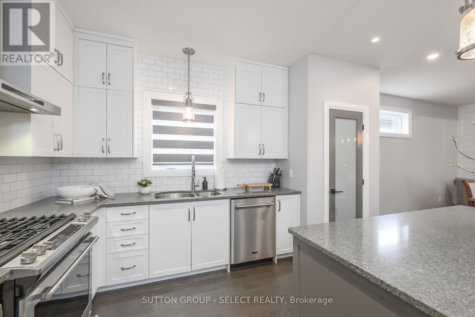 697 Barker Street, Strathroy-Caradoc, Ontario  N0L 1W0 - Photo 10 - X12515678