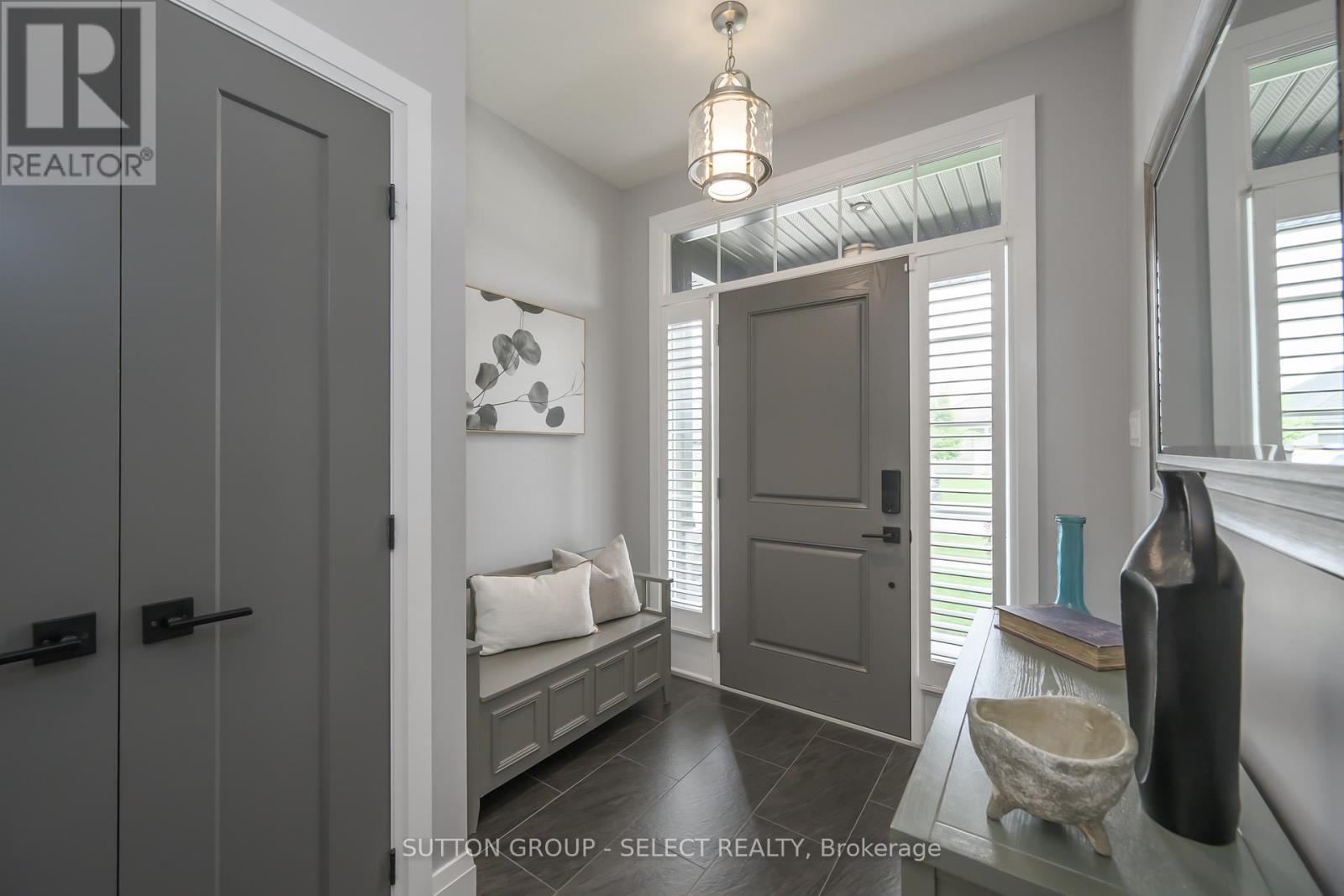 697 Barker Street, Strathroy-Caradoc, Ontario  N0L 1W0 - Photo 2 - X12515678