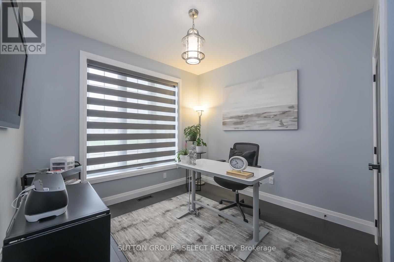 697 Barker Street, Strathroy-Caradoc, Ontario  N0L 1W0 - Photo 3 - X12515678