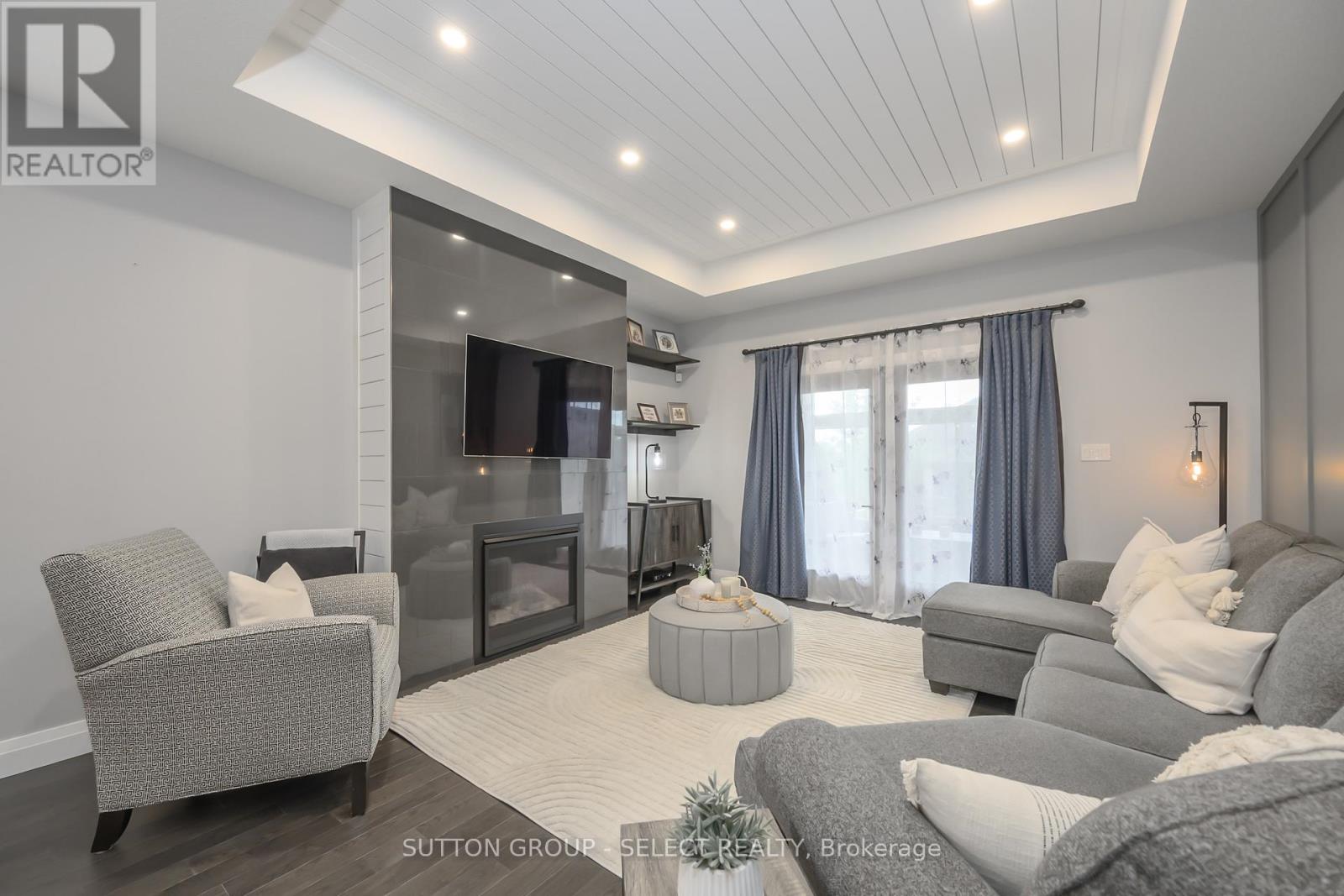 697 Barker Street, Strathroy-Caradoc, Ontario  N0L 1W0 - Photo 4 - X12515678