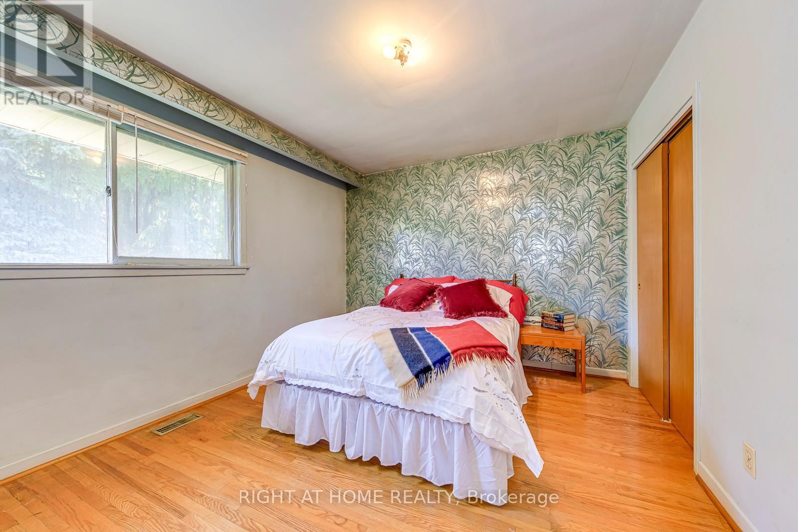 2572 Islington Avenue, Toronto, Ontario  M9V 2X2 - Photo 19 - W12462294