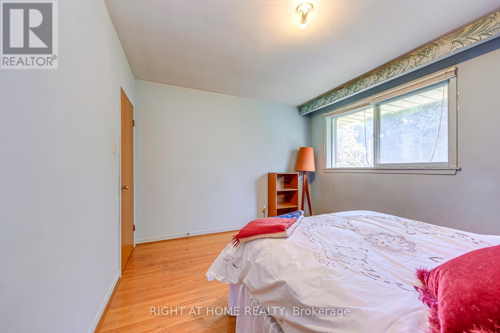 2572 Islington Avenue, Toronto, Ontario  M9V 2X2 - Photo 20 - W12462294