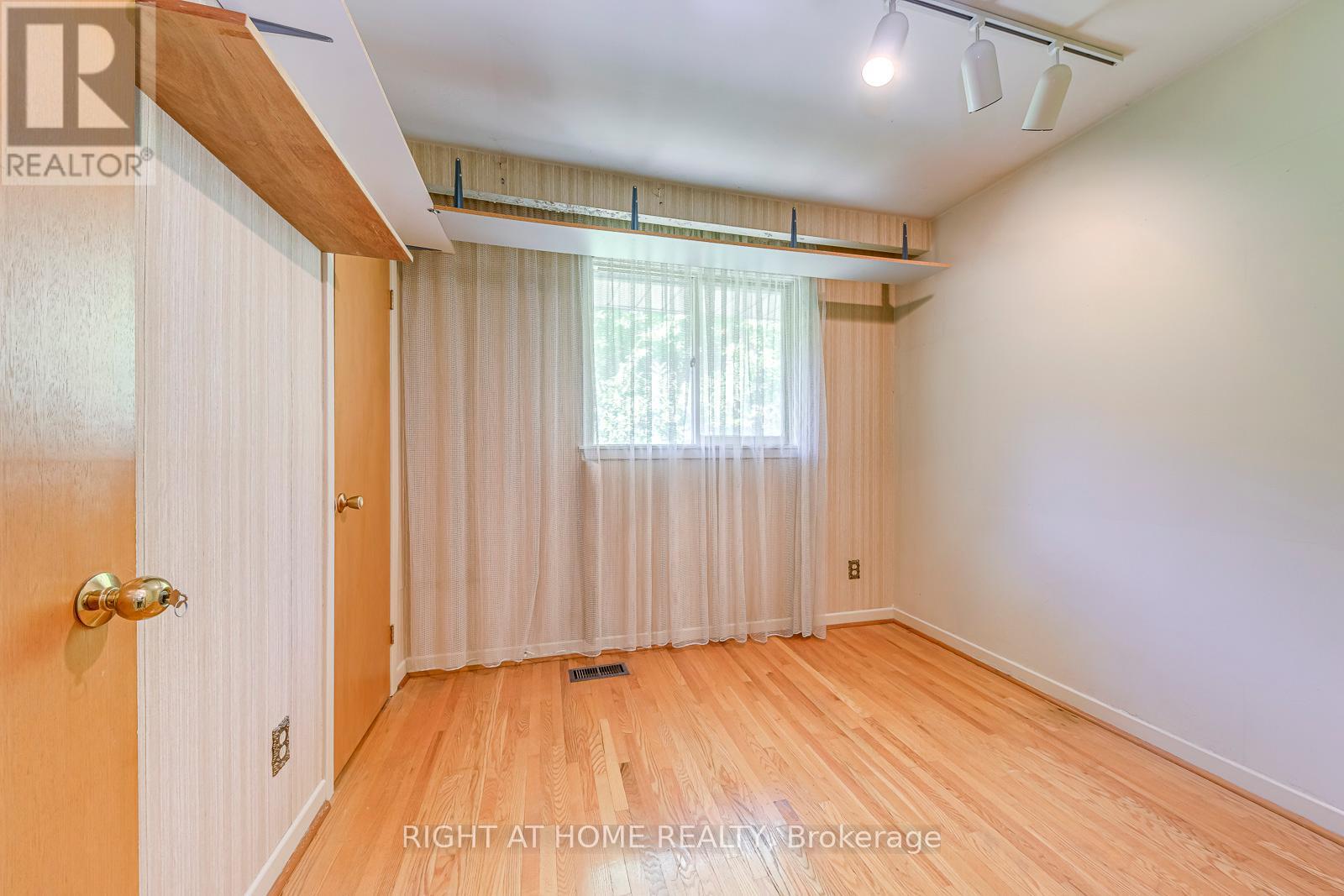 2572 Islington Avenue, Toronto, Ontario  M9V 2X2 - Photo 26 - W12462294