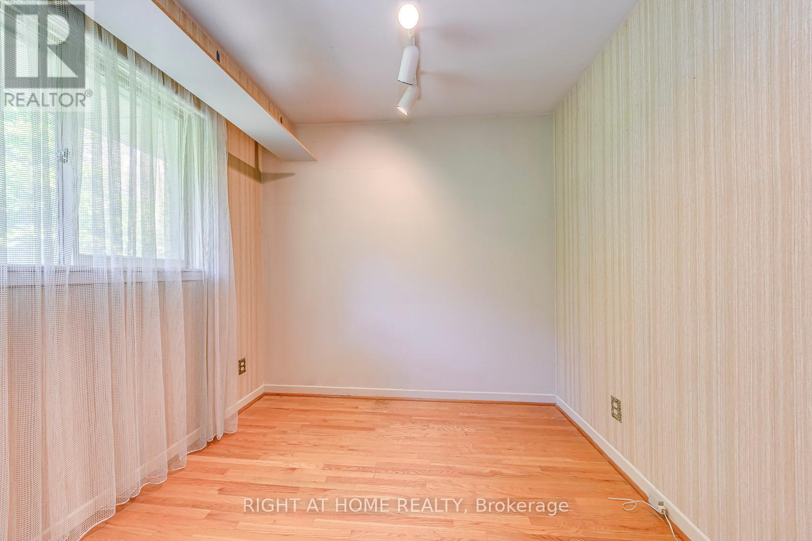 2572 Islington Avenue, Toronto, Ontario  M9V 2X2 - Photo 27 - W12462294