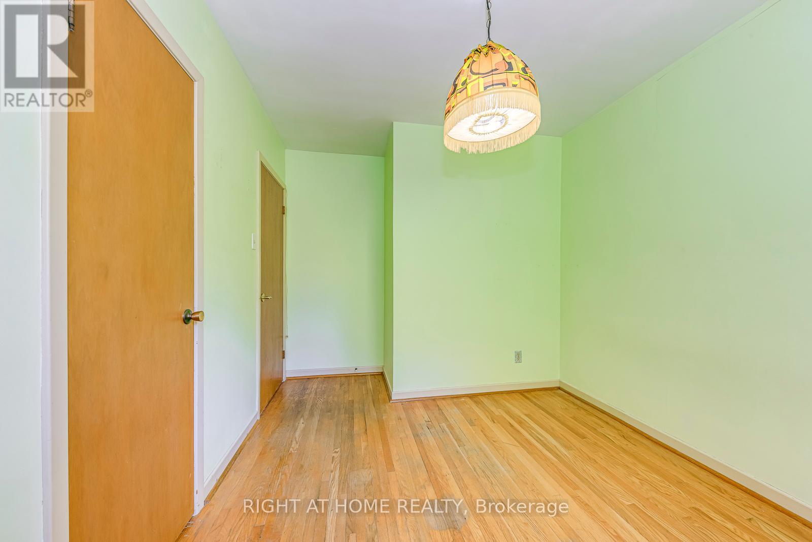 2572 Islington Avenue, Toronto, Ontario  M9V 2X2 - Photo 23 - W12462294