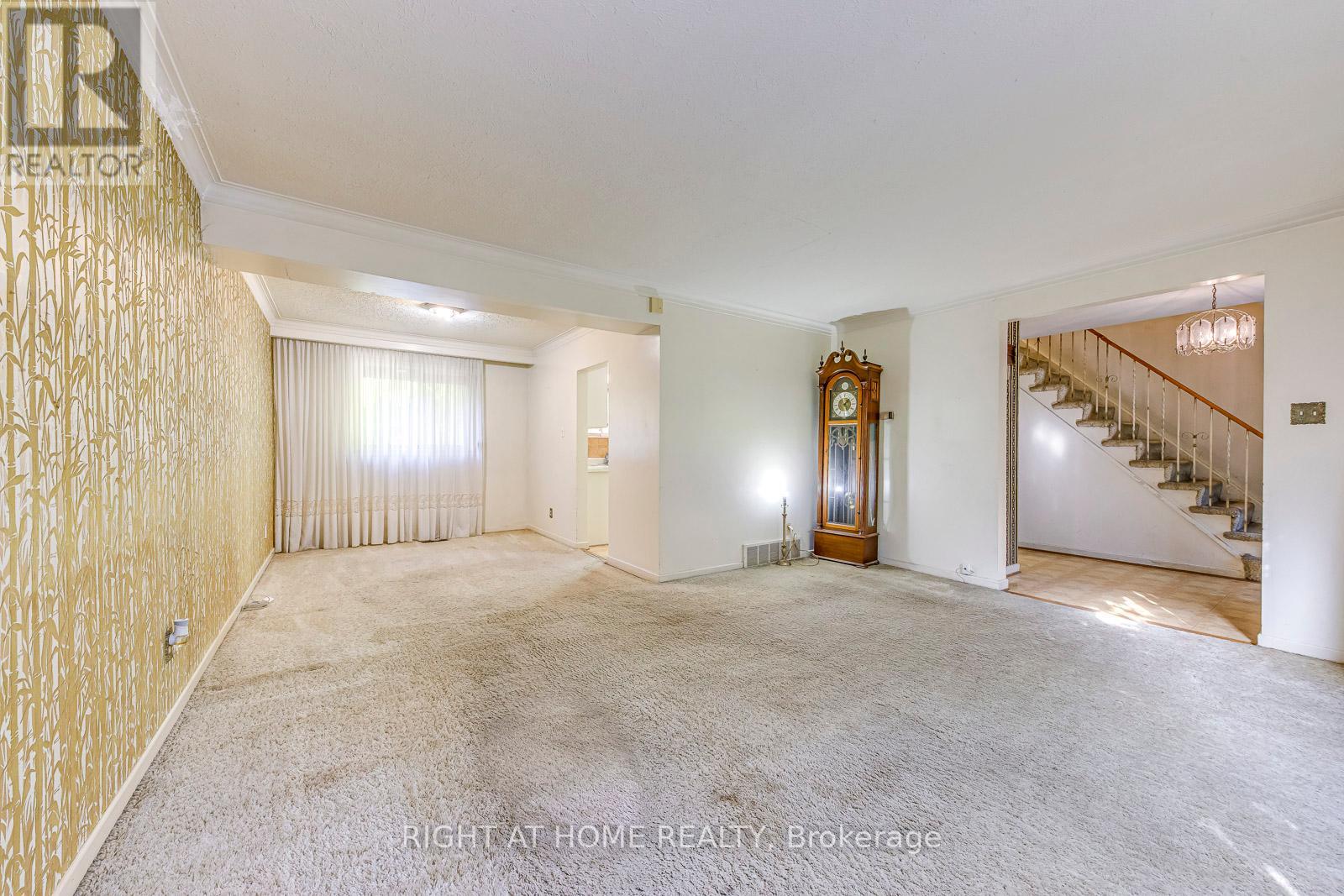 2572 Islington Avenue, Toronto, Ontario  M9V 2X2 - Photo 5 - W12462294