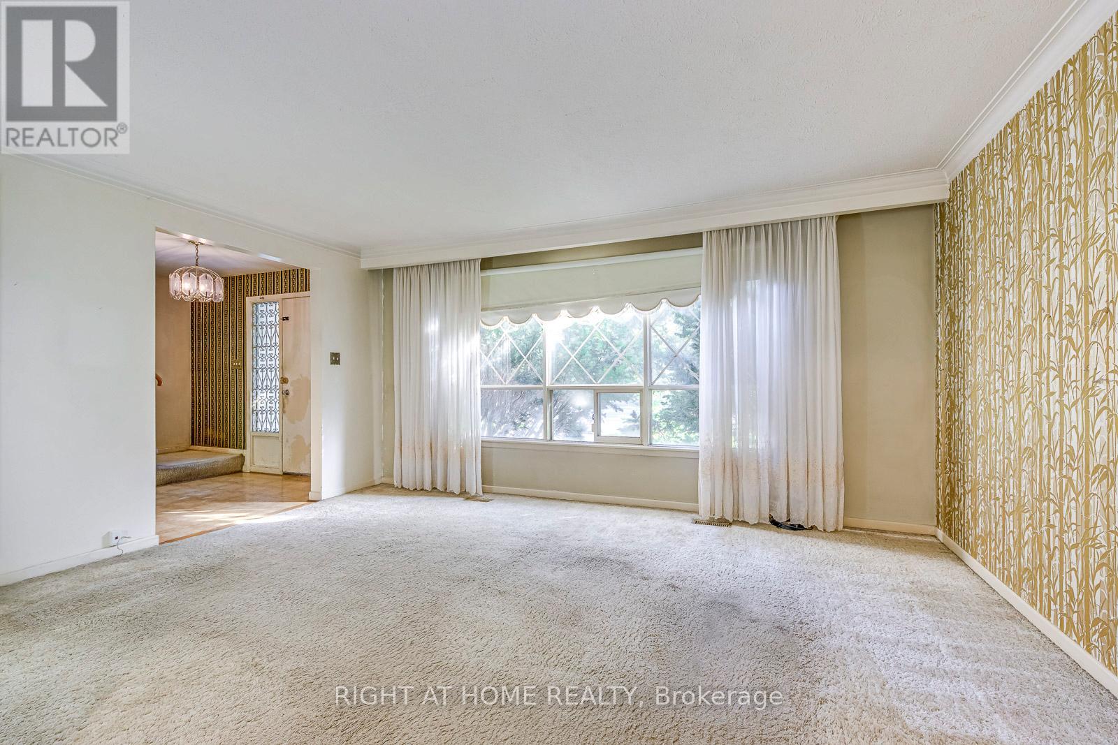 2572 Islington Avenue, Toronto, Ontario  M9V 2X2 - Photo 4 - W12462294