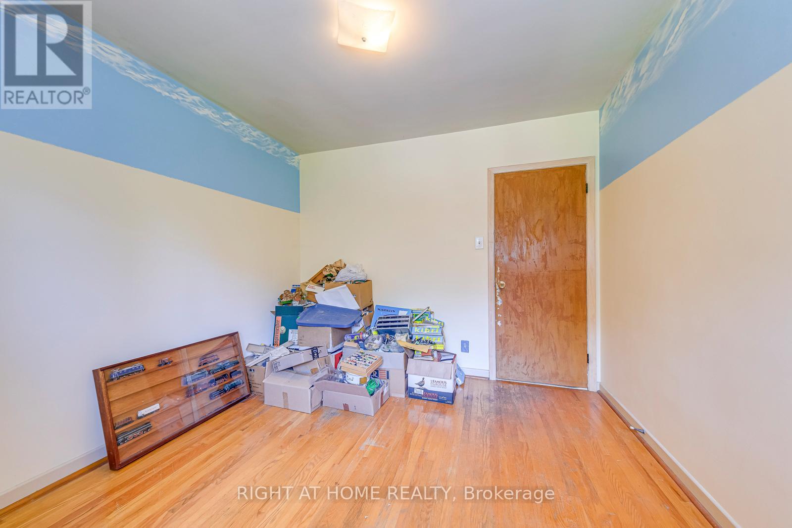 2572 Islington Avenue, Toronto, Ontario  M9V 2X2 - Photo 25 - W12462294