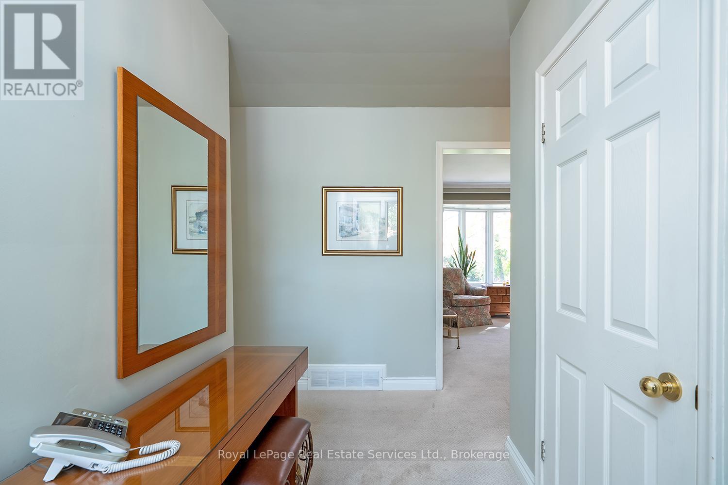 1334 Warwick Avenue, Oakville, Ontario  L6L 2W1 - Photo 11 - W12515674