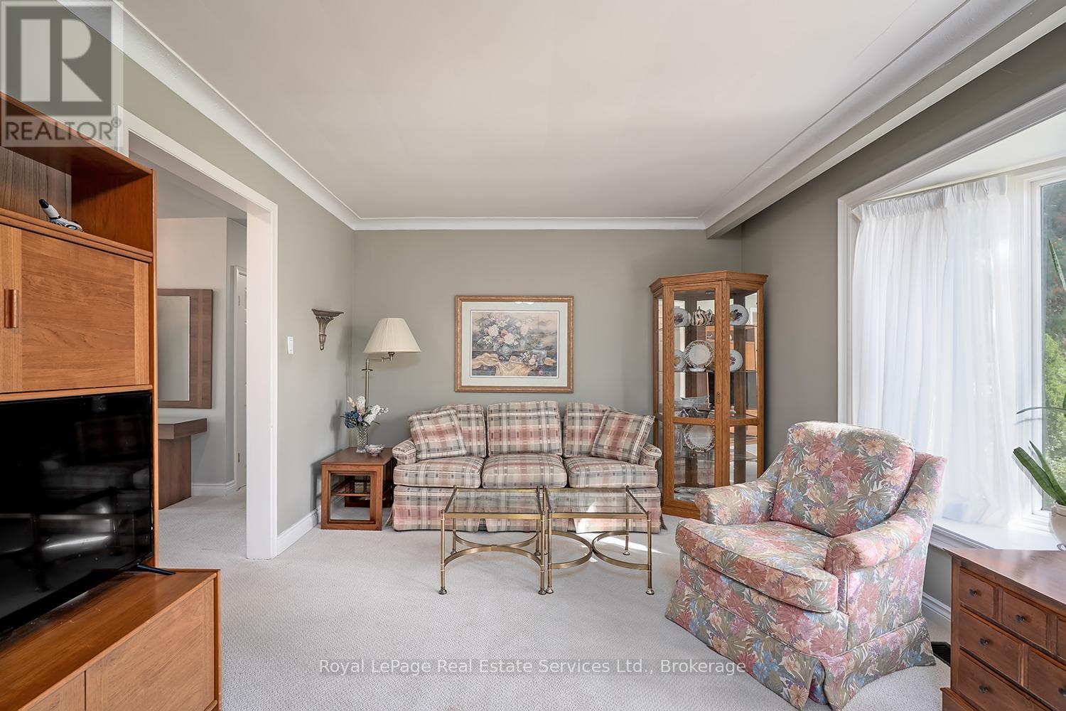 1334 Warwick Avenue, Oakville, Ontario  L6L 2W1 - Photo 12 - W12515674