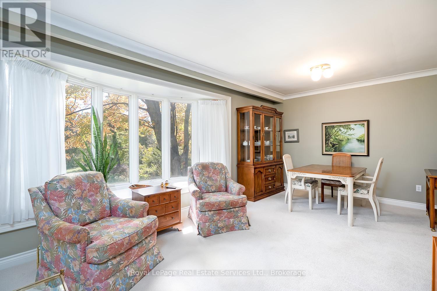 1334 Warwick Avenue, Oakville, Ontario  L6L 2W1 - Photo 13 - W12515674