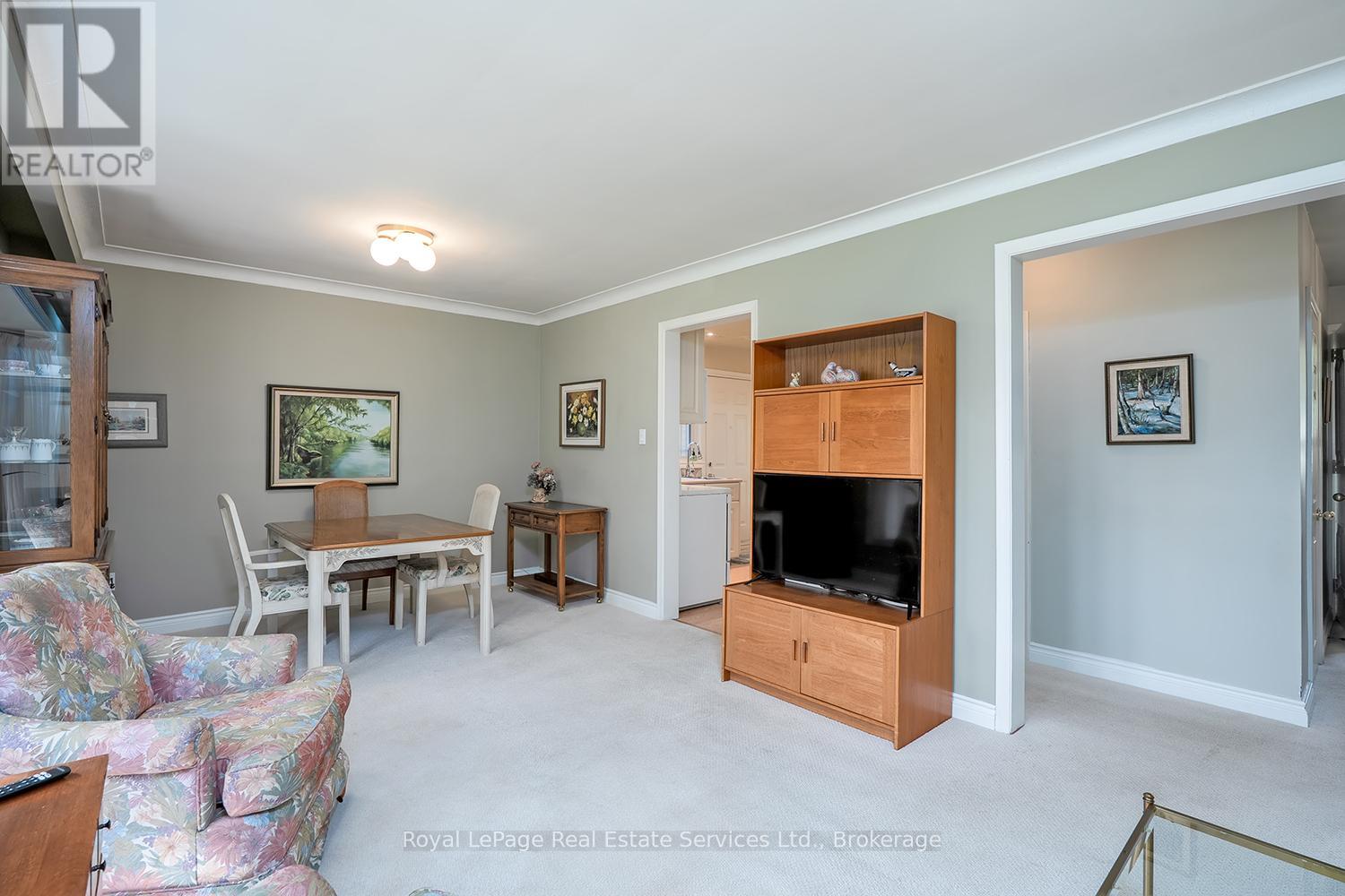 1334 Warwick Avenue, Oakville, Ontario  L6L 2W1 - Photo 16 - W12515674