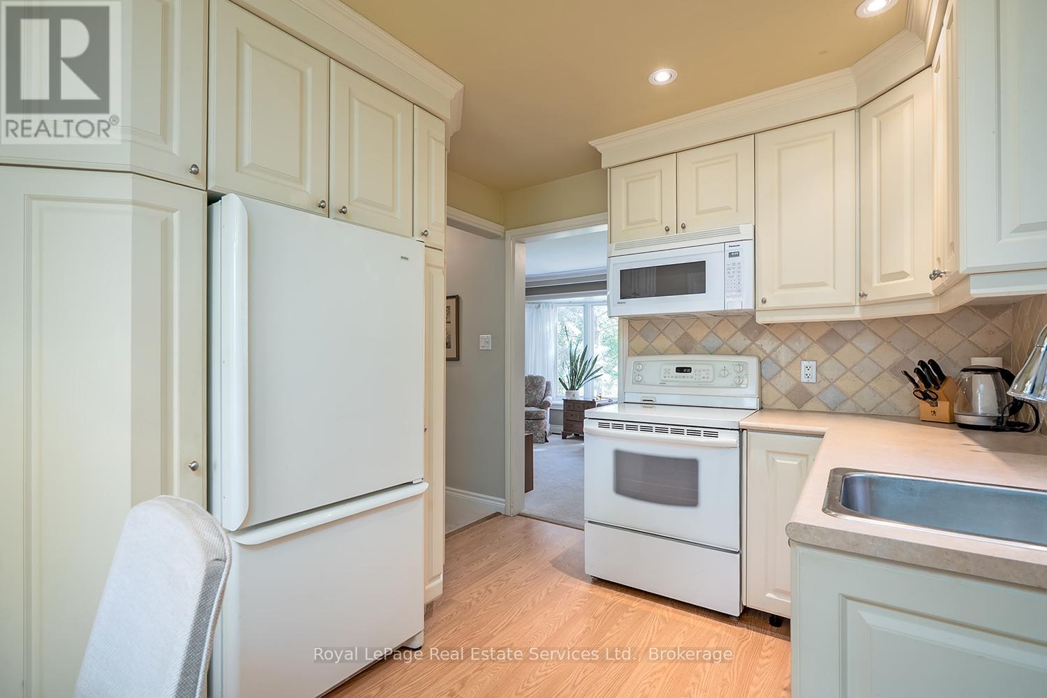 1334 Warwick Avenue, Oakville, Ontario  L6L 2W1 - Photo 20 - W12515674