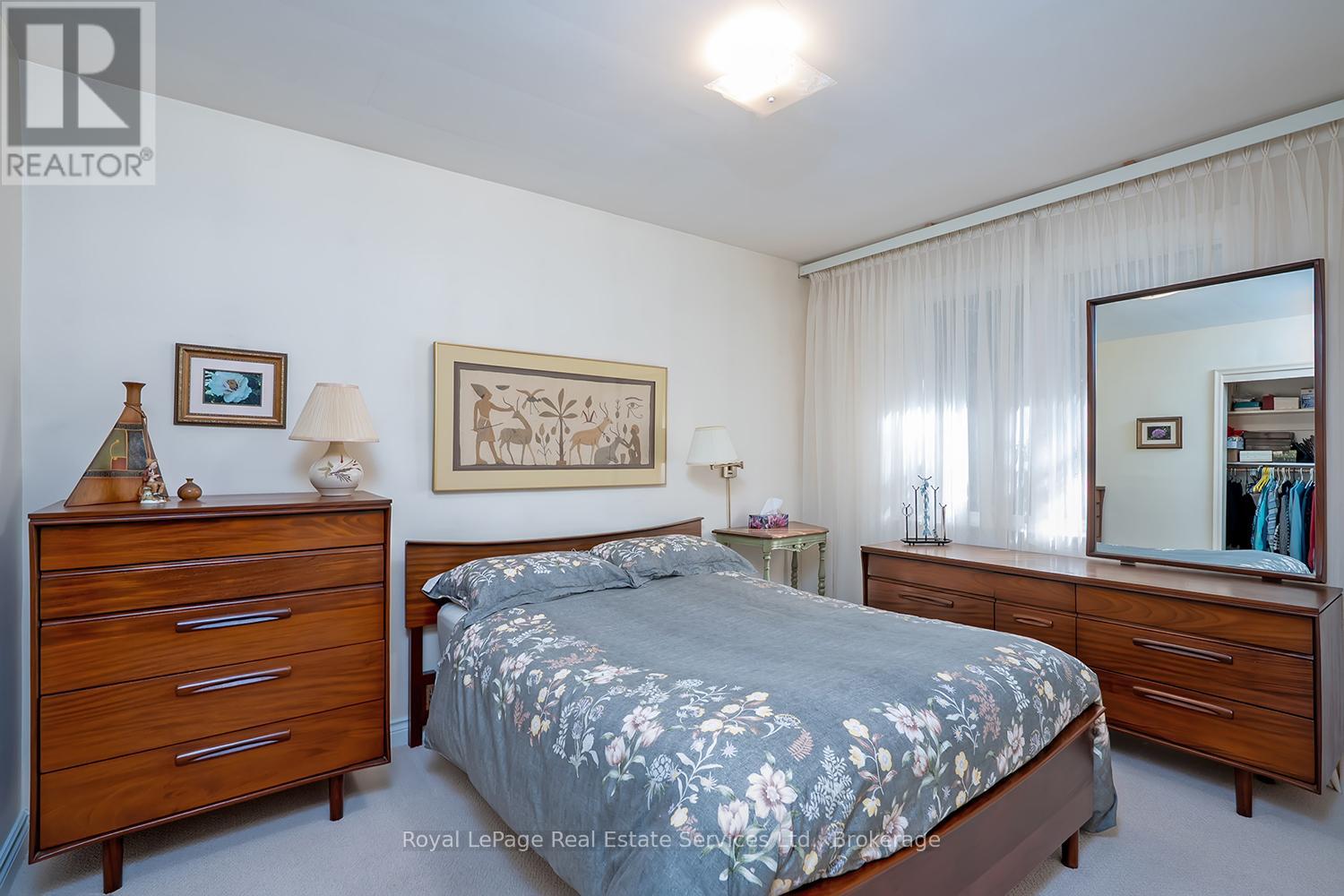 1334 Warwick Avenue, Oakville, Ontario  L6L 2W1 - Photo 21 - W12515674