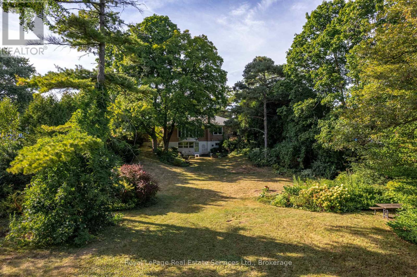 1334 Warwick Avenue, Oakville, Ontario  L6L 2W1 - Photo 3 - W12515674