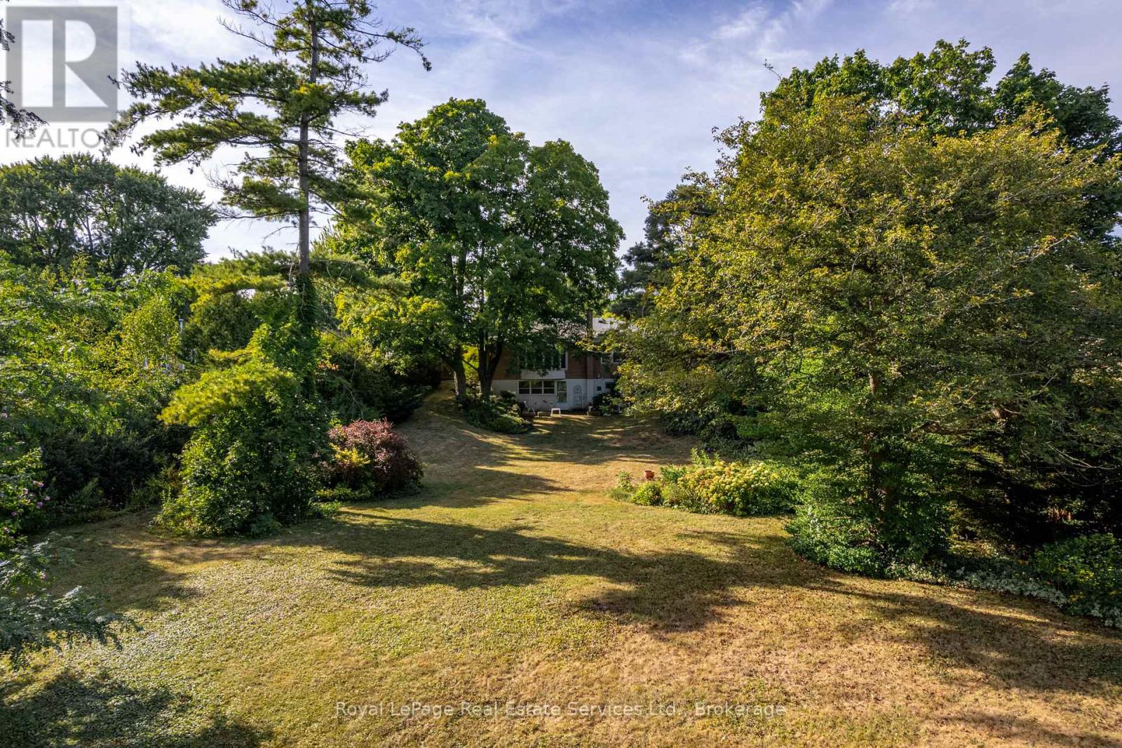 1334 Warwick Avenue, Oakville, Ontario  L6L 2W1 - Photo 9 - W12515674