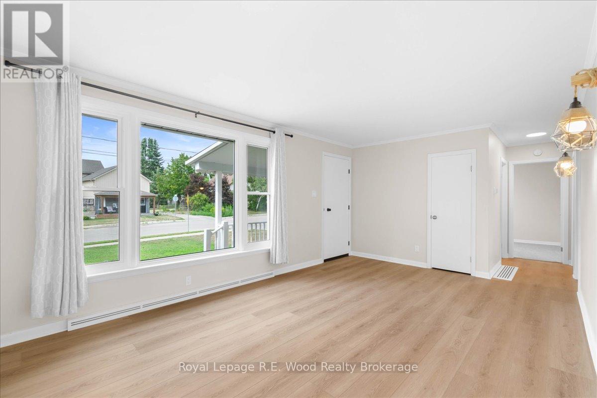 35 Sanders Street, Tillsonburg, Ontario  N4G 1H7 - Photo 5 - X12515718