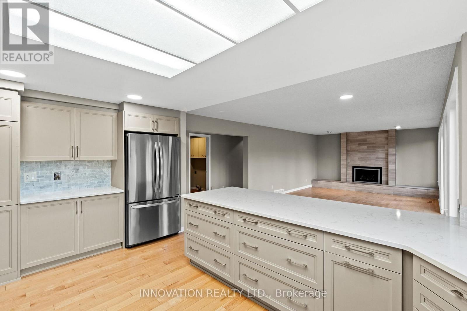 206 Cypress Court, Ottawa, Ontario  K2H 8Z8 - Photo 12 - X12426983