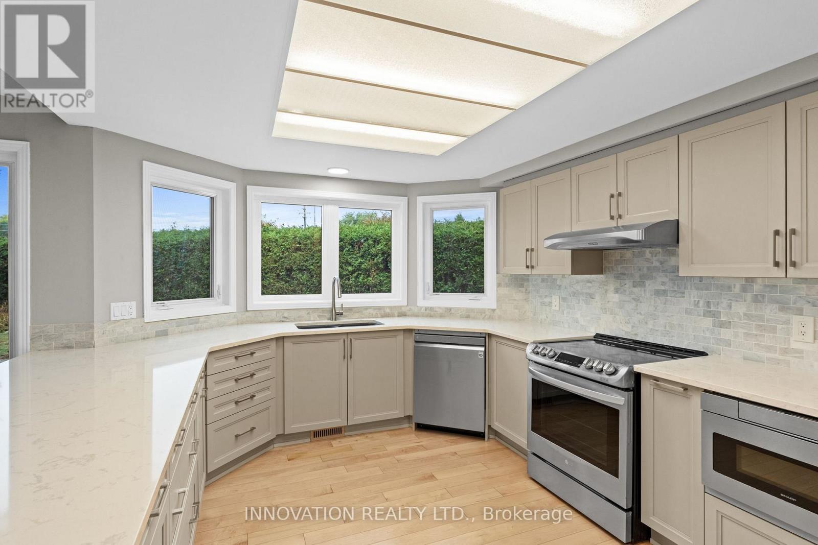 206 Cypress Court, Ottawa, Ontario  K2H 8Z8 - Photo 9 - X12426983