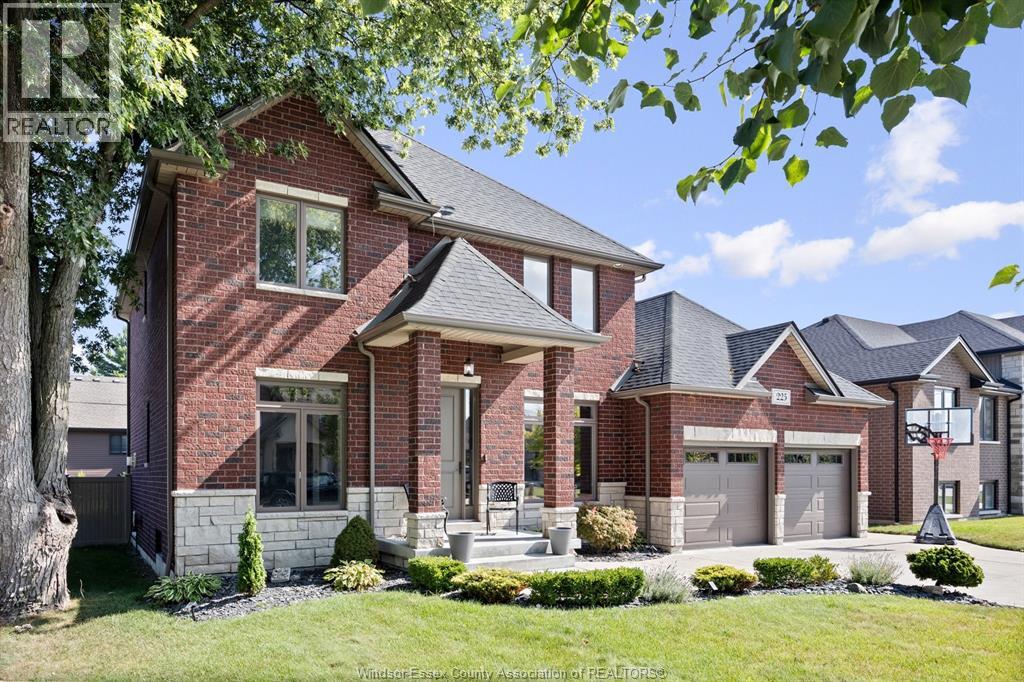 225 Elsworth, Lasalle, Ontario  N9J 0C6 - Photo 2 - 25028131