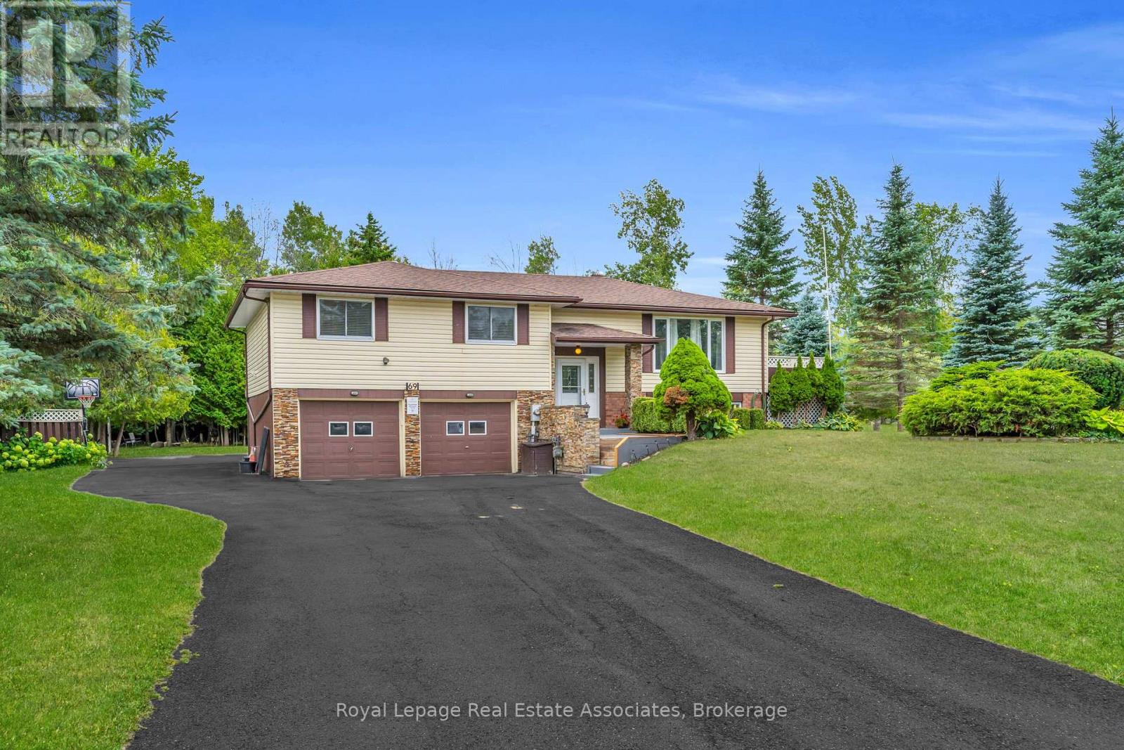 69 George Avenue, Wasaga Beach, Ontario  L9Z 2X9 - Photo 2 - S12449960