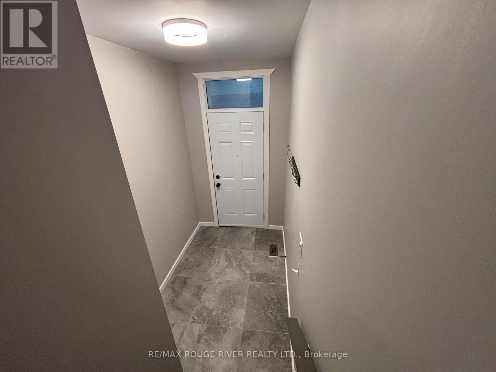 576 Bethune Street, Peterborough, Ontario  K9H 3Z8 - Photo 4 - X12487162