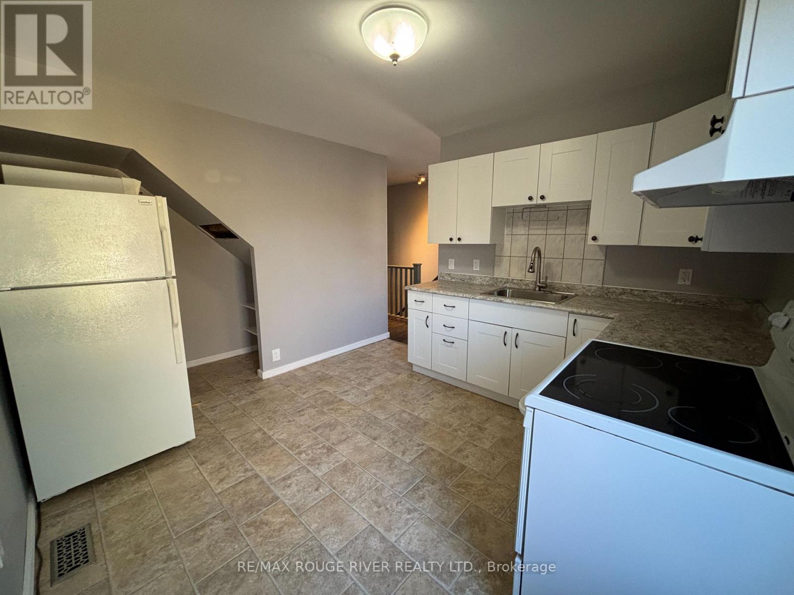 576 Bethune Street, Peterborough, Ontario  K9H 3Z8 - Photo 7 - X12487162