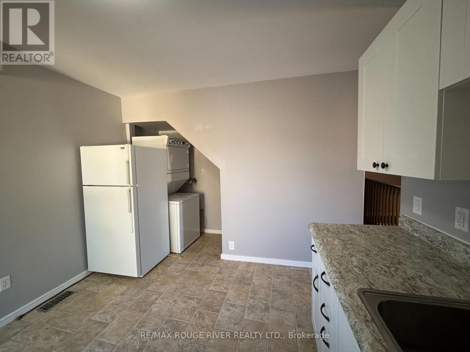 576 Bethune Street, Peterborough, Ontario  K9H 3Z8 - Photo 9 - X12487162